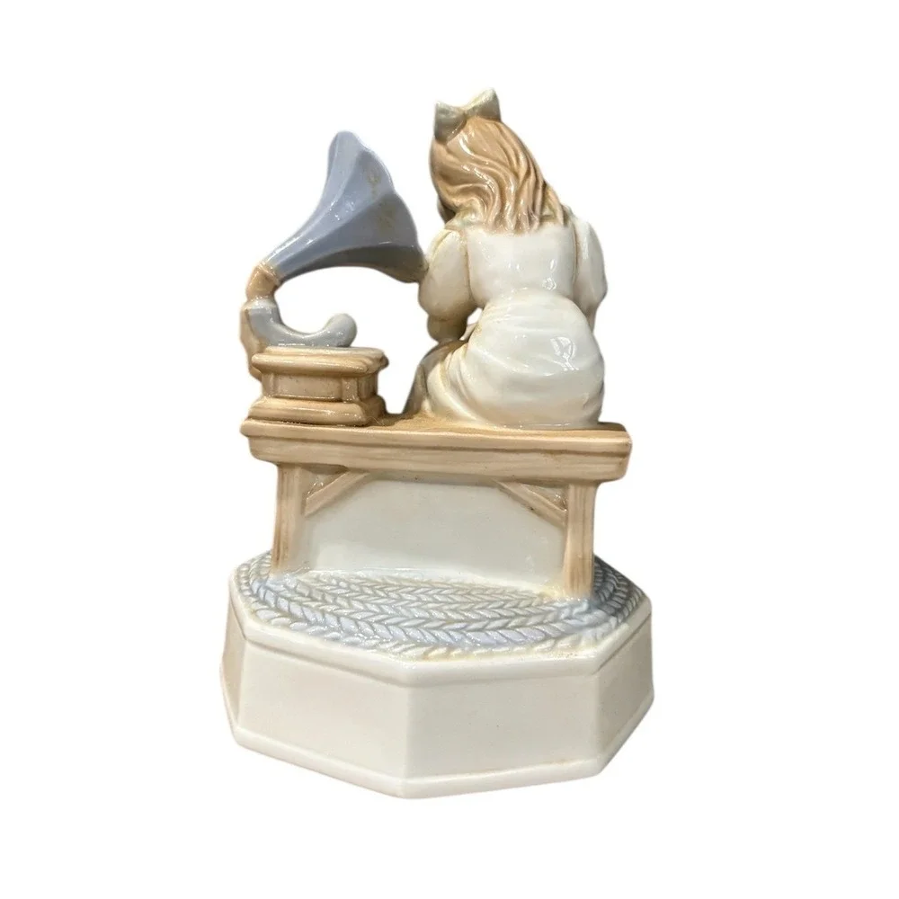 Gibson Multicolor Music‎ Box Girl with Gramophone Otagiri Japan Small